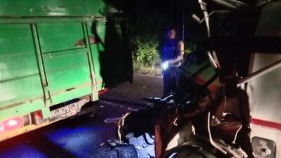 Travel KPT Tabrak Truk Colt Diesel, 1 Orang Penumpang Travel Meninggal