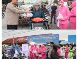Indahnya Berbagi Kepada Sesama. Polres Humbahas Memberikan Takjil Gratis Kepada Umat Muslim