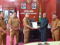 PJ Sekda Sampaikan LKPJ Bupati Humbahas Kepada Ketua DPRD Humbahas