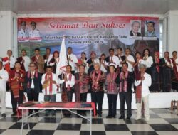 Pelantikan Batak Center Kabupaten Toba oleh Ir.Sintong M Tampubolon