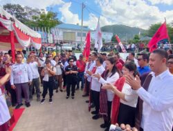 Pendaftaran Bapaslon Pilkada Toba Poltak-Gaga Tertunda Dua Jam Karena Sekretaris Parpol Mangkir
