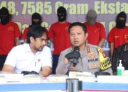 Kapolresta Barelang Gelar Konferensi Pers Pemusnahan Barang Bukti Narkotika Jenis Sabu Seberat 4.748,7585 Gram, 1.746 Butir Ekstasi dan 5,44 Gram Narkotika Jenis Ganja