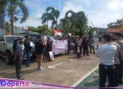Demonstrasi Sejumlah Wartawan Bersama TINDAK Menuntut Komitmen KEJARI Ketapang Serius Atau Tidak Memberantas Korupsi.