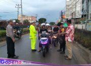 Kabag Ops Pimpin Pembagian Takjil Polres Melawi