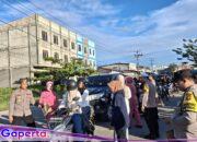 Kapolres Melawi, Wakapolres Melawi Dan Kapolsek Nanga Pinoh Membagikan Takjil Gratis Pada Bulan Suci Ramadhan 1446 H / 2025