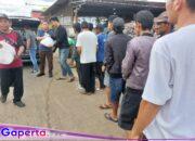 Polda Kalbar Salurkan 200 Paket Bansos Sembako Ramadhan untuk Buruh Bongkar Muat