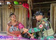 “Satgas Yonif 131/Brajasakti Gelar Pelayanan Kesehatan Gratis di Kampung Pikere Perbatasan Papua”