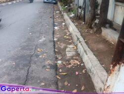 “Pedagang di Trotoar Cipinang Jaya Sewakan Lapak, Diduga Langgar Peraturan Walikota dan Gubernur DKI”