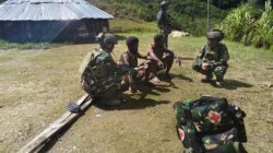 “Satgas TNI Tembus Honai Warga Kampung Wombru, Beri Pelayanan Kesehatan Gratis di Tengah Pegunungan Puncak”