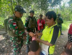 “Satgas Yonif 131/Brajasakti Pos Kalibom Gelar Pelayanan Kesehatan Gratis Untuk Warga Perbatasan Papua”