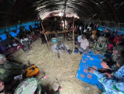 “Satgas Yonif 700/WYC Gelar Minggu Kasih di Pengungsian Kampung Eronggobak”