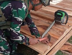 “Satgas Yonif 700/WYC Bantu Rehabilitasi Rumah Warga di Kampung Wako, Puncak”