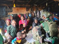 TNI Hadir di Tengah Warga! Safari Honai Satgas Yonif 700/WYC Bawa Layanan Kesehatan Langsung ke Rumah Warga Papua