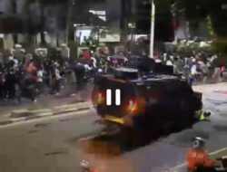 Video Viral Tuai Kecaman Publik Sebuah Mobil Polisi Gilas Ojol…!!
