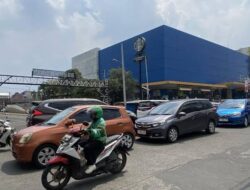 “MACET TAK BERUJUNG DI CINERE: WARGA MENDERITA, PEMKOT DIMINTA BERTINDAK CEPAT!”