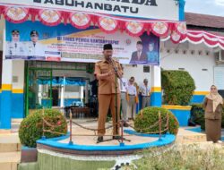 Asisten I Pemkab Labuhanbatu Drs. Sarimpunan Ritonga, M.Pd. Beri Motivasi Siswa SMKS Pemda Rantauprapat untuk Sambut Generasi Indonesia Emas 2045 dalam Upacara Bendera