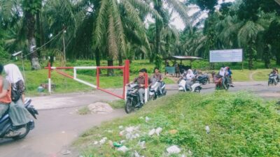 Sangat Disayangkan, Di Pos Satpam Kanas PTPN 4 Menghambat Akses Jalan Para Sekolah