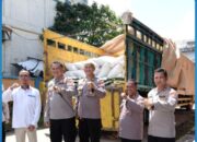 Kapolres Sintang Tinjau Langsung Pergeseran 25 Ton Jagung Petani Binaan ke Bulog Sintang